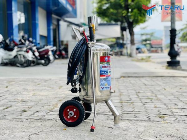 binh bot tuyet rua xe okazune 20 lit 4